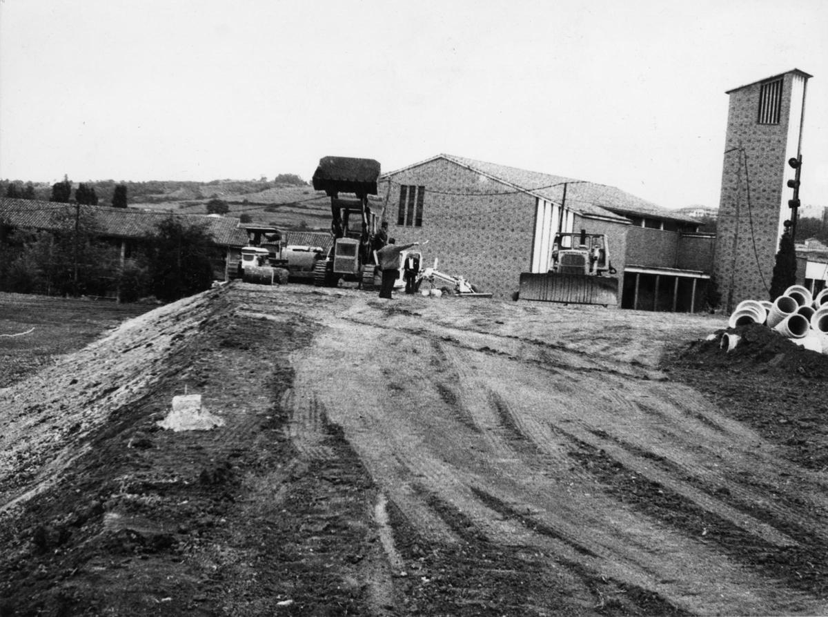 Obras en el entorno del colegio de la Fundación Masaveu, a finales de los años ochenta del siglo XX.