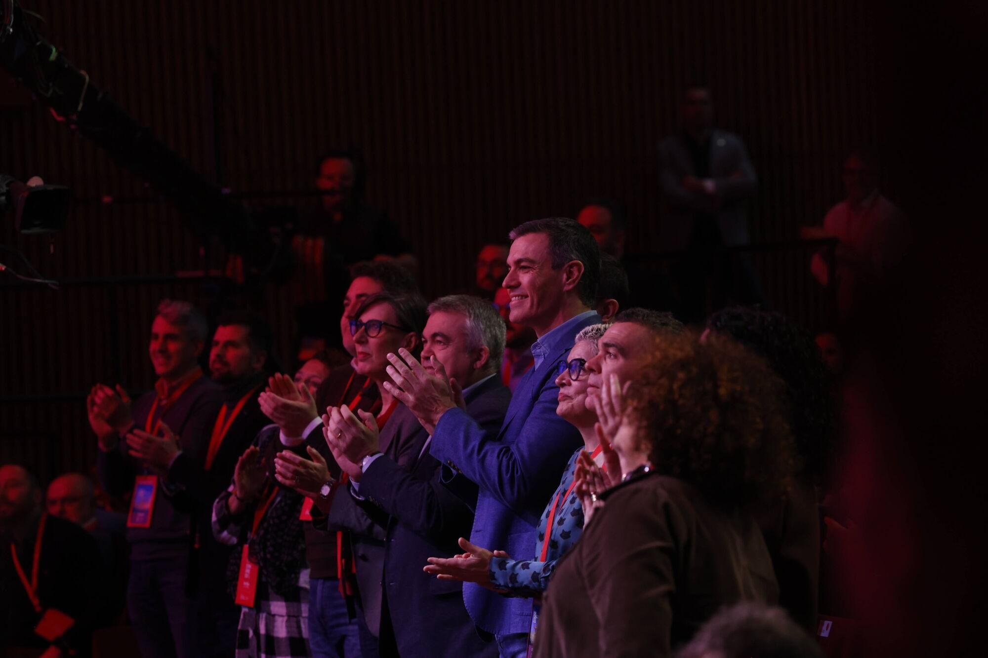 EN IMÁGENES: Pedro Sánchez y Adrián Barbón abren el congreso del PSOE asturiano