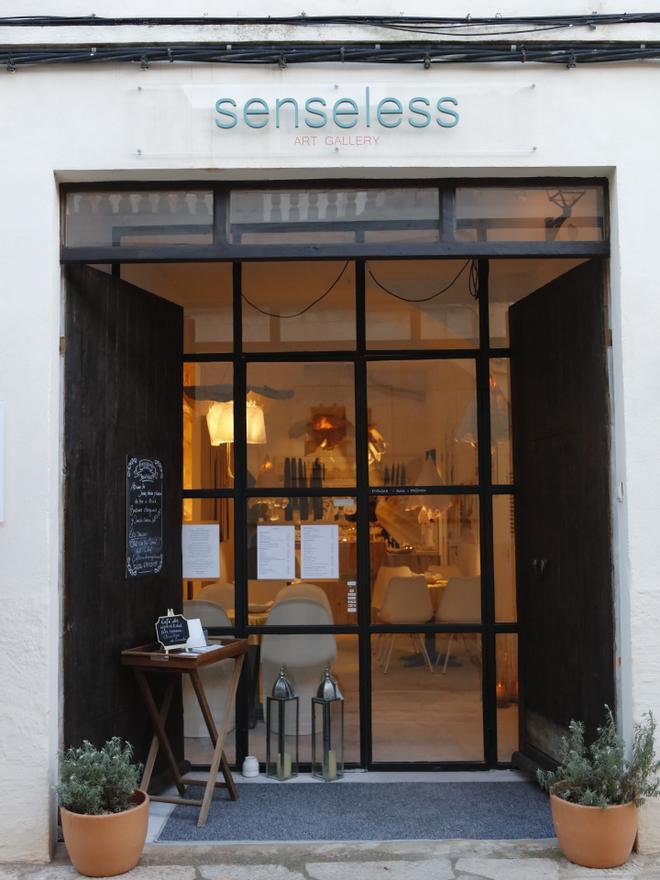 Mit dem Café will Julia Fischer-Bernard mehr Gäste in ihre Senseless Art Gallery locken.