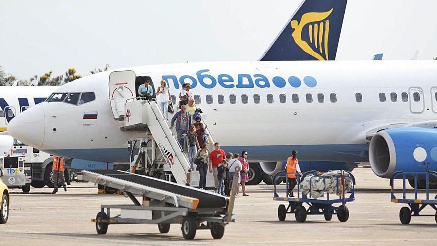 Un avió de Pobeda a l&#039;aeroport de Girona, en una imatge de 2016