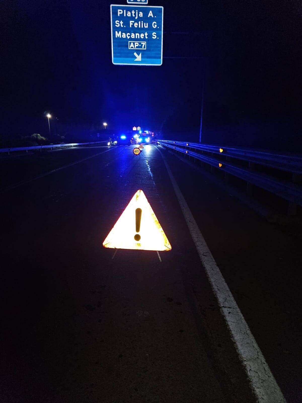 Vidreres C-63 Caiguda marquesina i cartells de la carretera pel fort vent