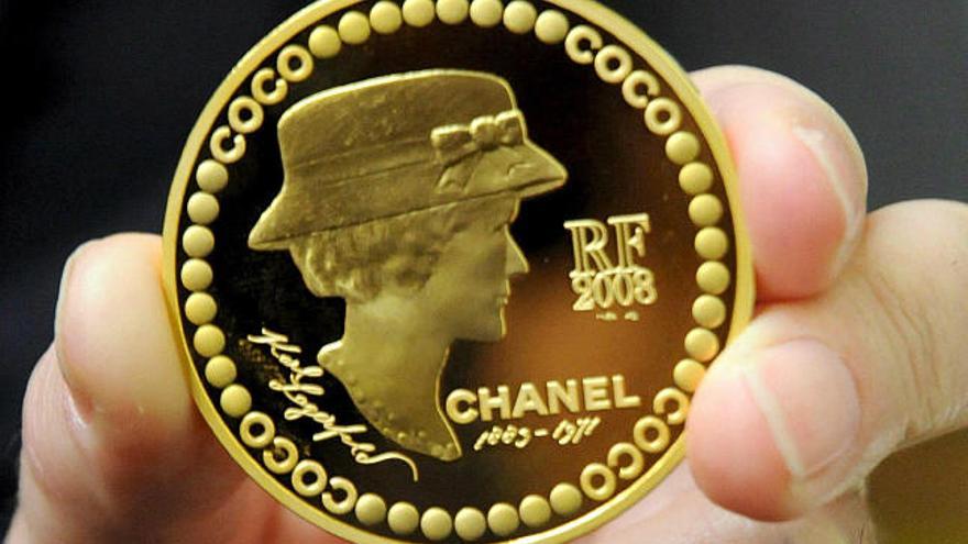 Karl Lagerfeld diseña una moneda de oro con la imagen de Coco Chanel