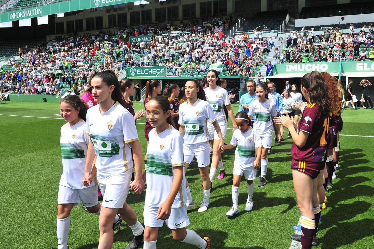 El Elche Femenino celebra su ascenso a Segunda RFEF jugando en el ...