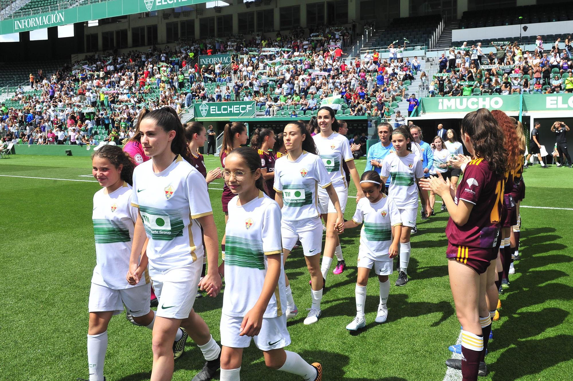 El Elche Femenino celebra su ascenso a Segunda RFEF jugando en el Martínez Valero