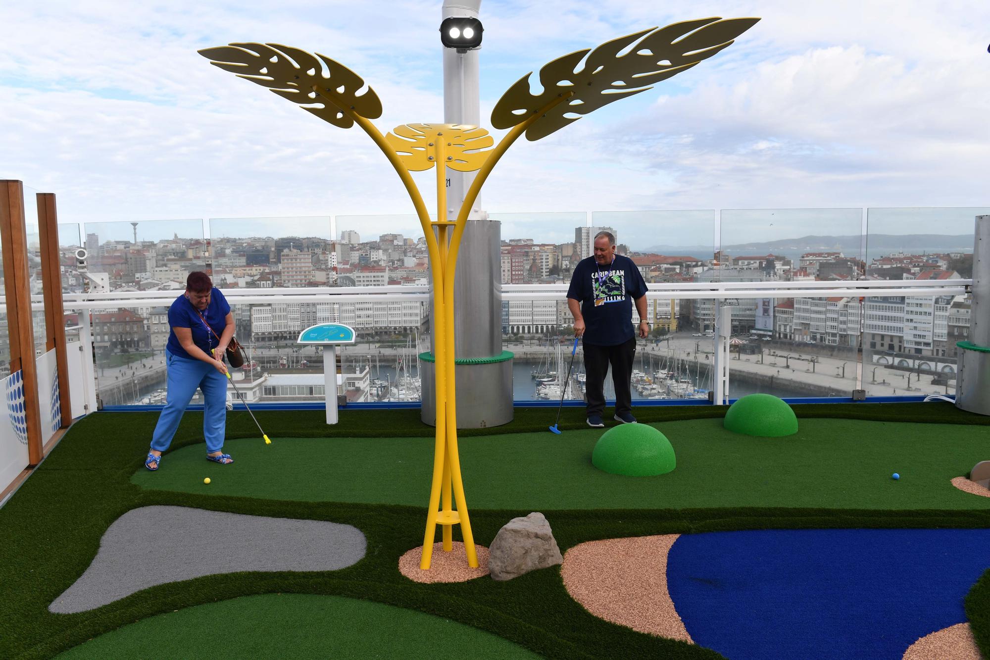 El crucero 'Carnival Celebration' hace su primera escala en A Coruña