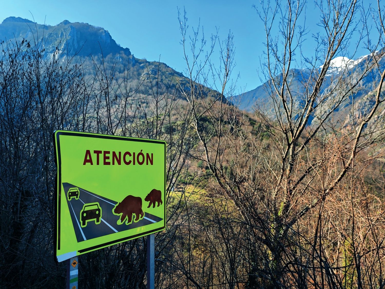 Señal en la carretera cerca de Pola de Somiedo.