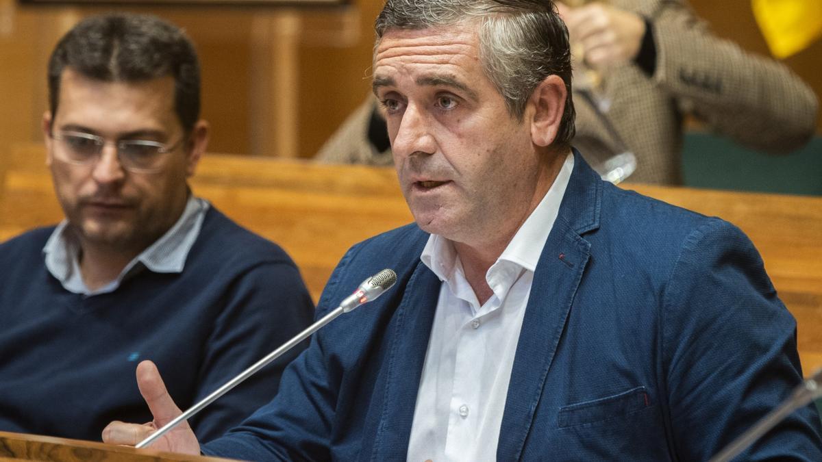 El alcalde y diputado, en la diputación.