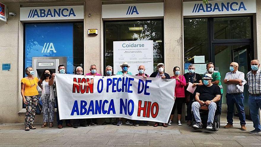 Reclaman la reapertura de la oficina de Abanca en O Hío