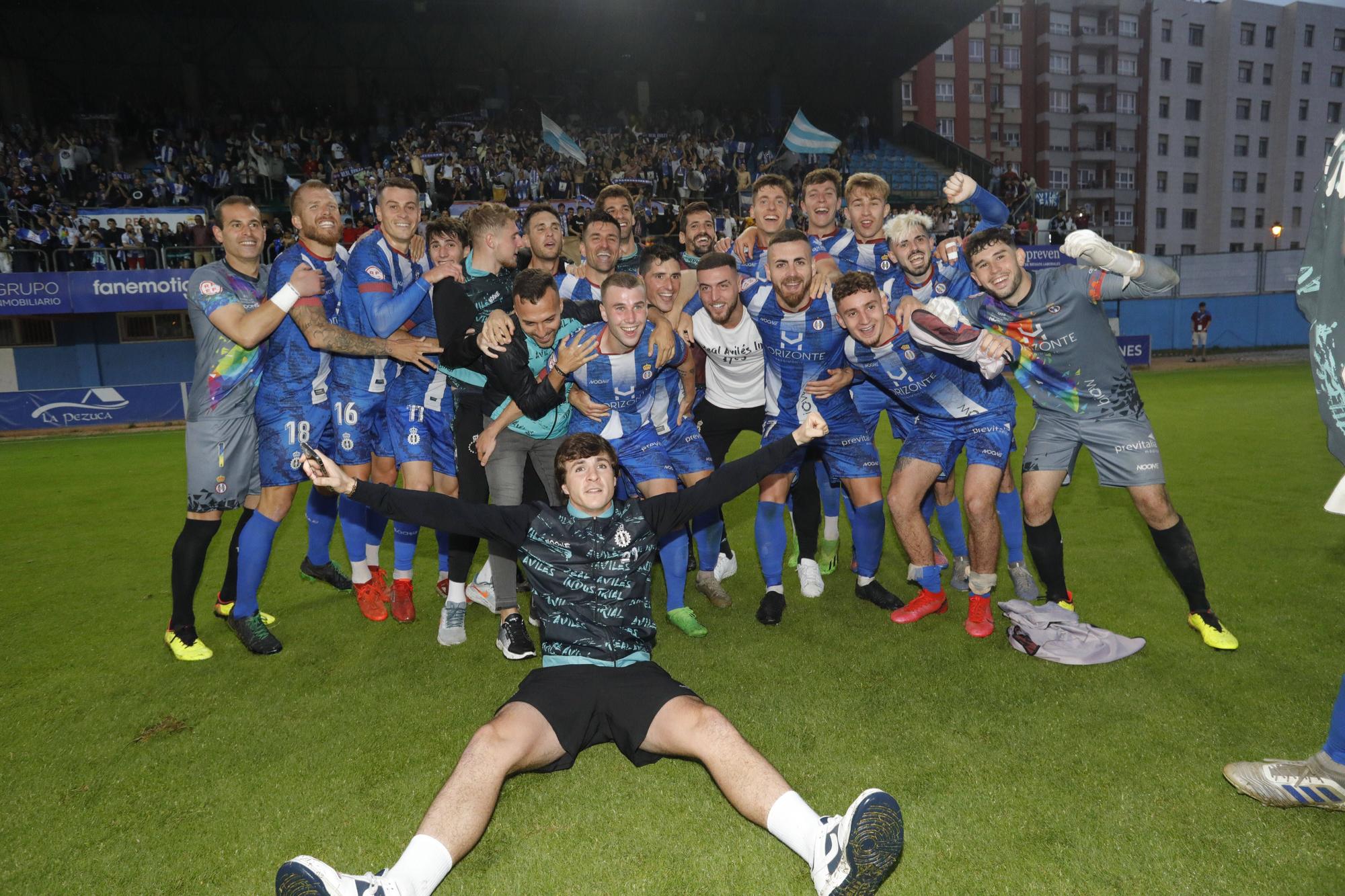 Las mejores imágenes del éxito del Avilés: los blanquiazules ganan 3-0 al Gérnika con la afición volcada