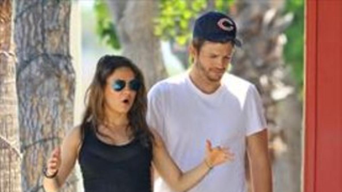 Kutcher y Kunis se dan el 'sí, quiero'_MEDIA_1