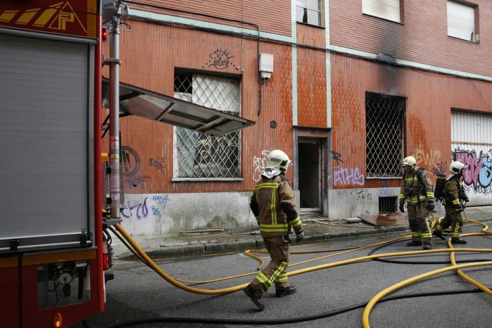 Incendio en Almacenes Industriales en Oviedo