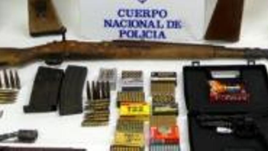 Armas intervenidas al detenido en Benidorm.