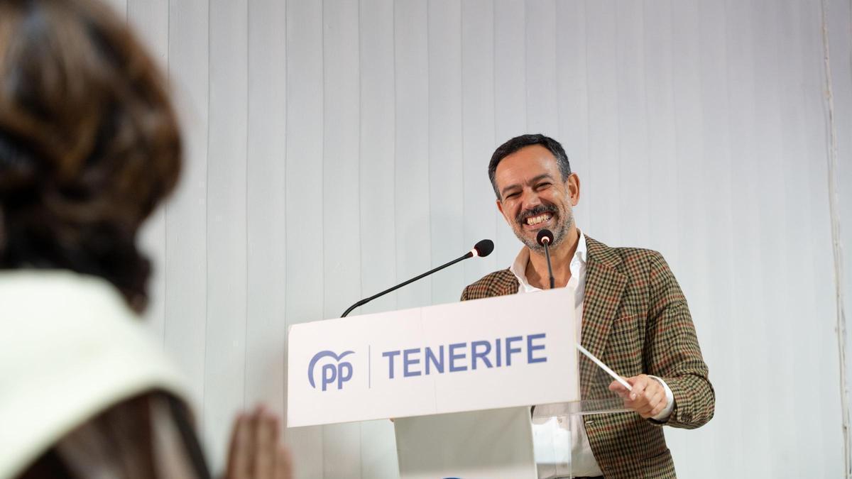 Lope Afonso, presidente del PP en Tenerife, en el balance político en la sede del partido en Santa Cruz