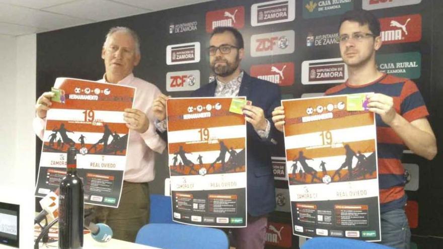 Participantes en la rueda de prensa en la que se presentaron las actividades que rodearán al partido del domingo.