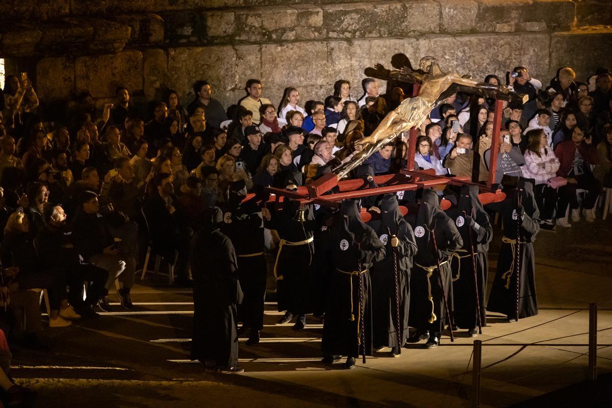 Vía Crucis en el anfiteatro romano de Mérida