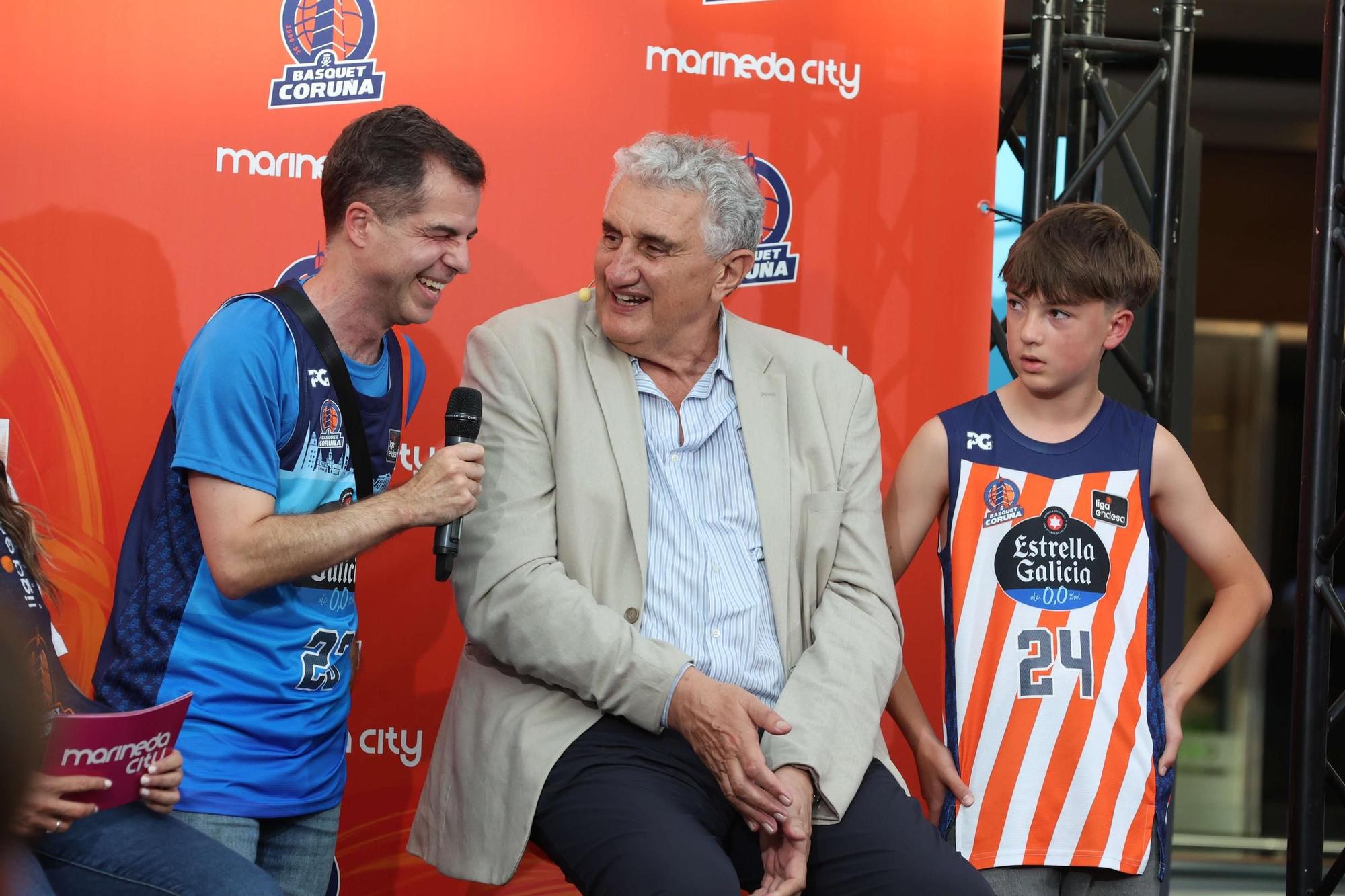 Presentación del equipo del Leyma Coruña en Marineda City
