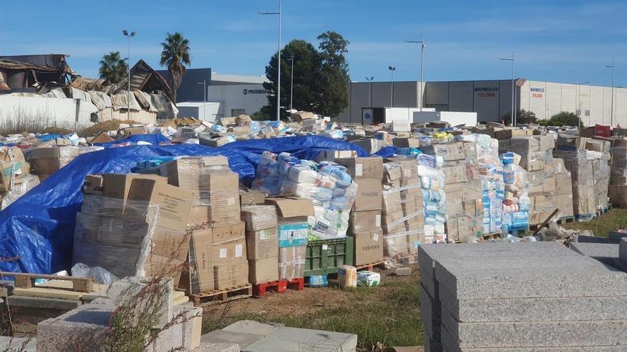 El PSOE denuncia el abandono de &quot;toneladas&quot; de víveres y productos de limpieza que no se repartieron tras la dana