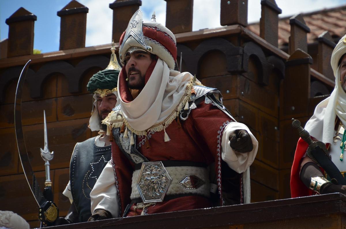 Moros y Cristianos de Petrer 2024: la Embajada de la cruz recupera la villa