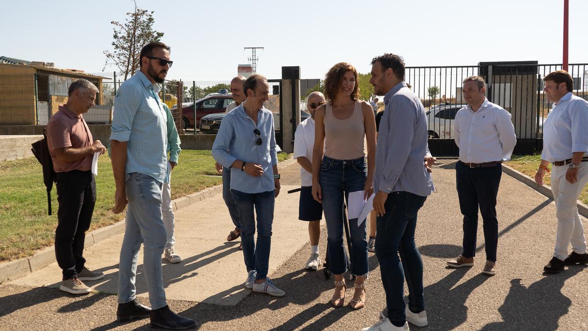 San Damián junto con el alcalde de Toro visitando las instalaciones de la EDAR