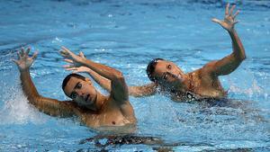 Gemma Mengual y Pau Ribes, durante su actuación en las preliminares de dúo libre mixto en los Mundiales de natación que se disputan en Kazán (Rusia).