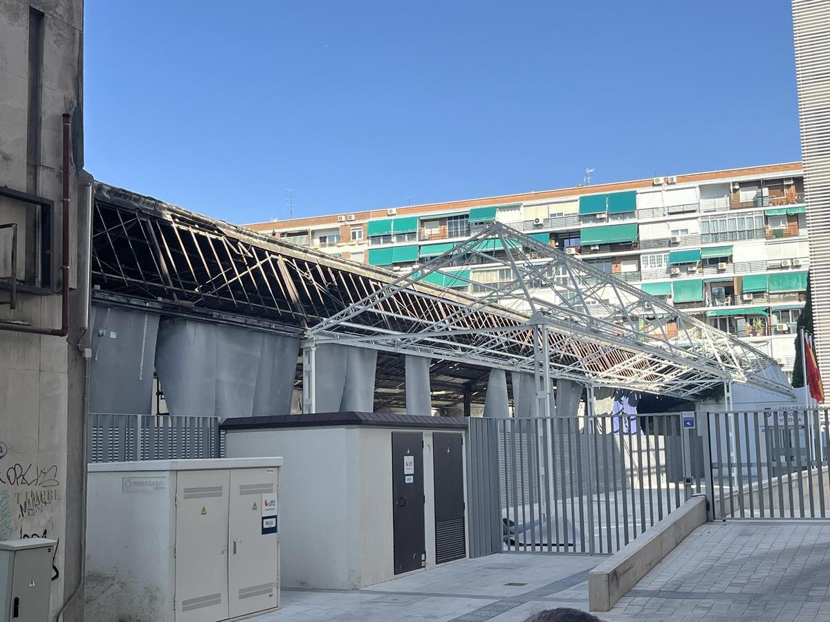 Archivo - Desamiantado del almacén municipal situado en el número 138 de la calle Doctor Esquerdo.