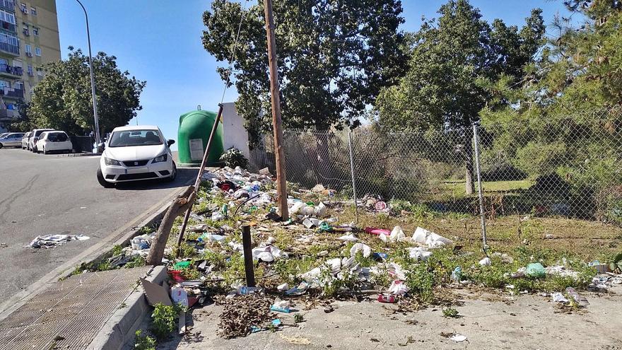 Las basuras perpetuas en el barrio de Monte Pavero