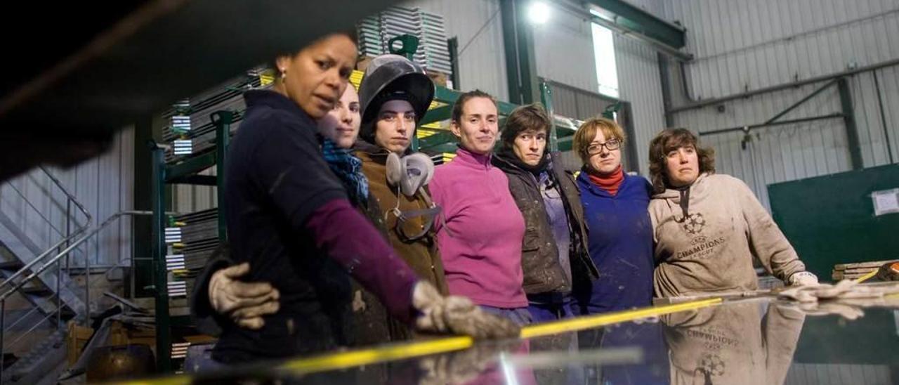 El grupo de mujeres que en su día contrató una empresa corverana como soldadoras.