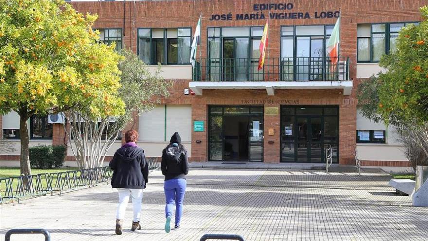 «Los proyectos privados no pretenden hacer competencia a la Universidad de Extremadura»