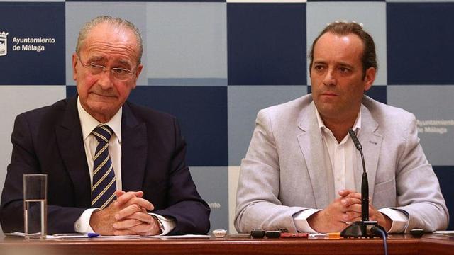 El alcalde, Francisco de la Torre, con Juan Cassá, de Ciudadanos.