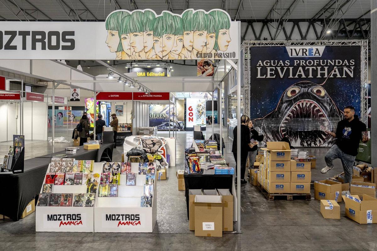 Barcelona 04/12/2025 Preparativos en el salón del manga que se inaugura mañana en la Fira de Gran Via Fotografía de Ferran Nadeu