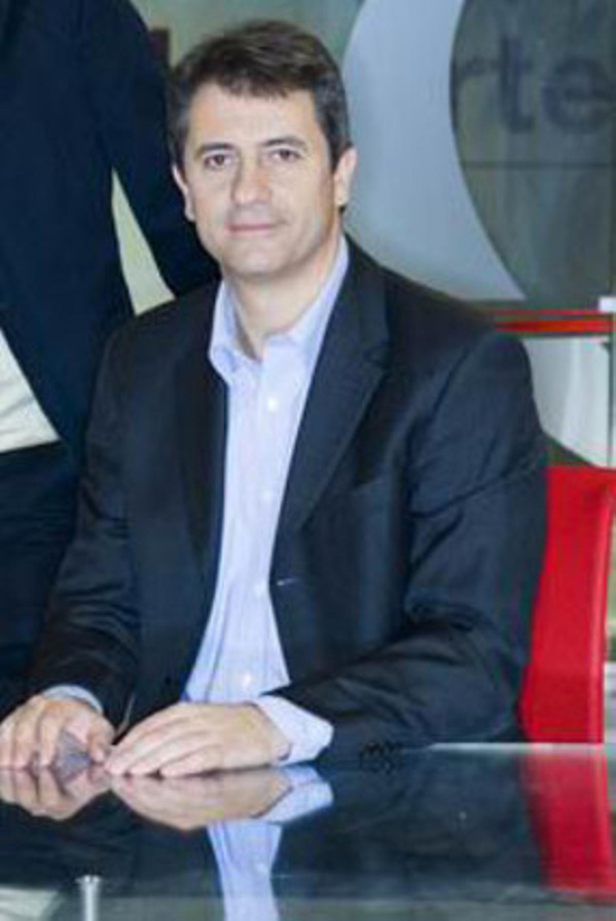 Manolo Lama en una imatge promocional de {Cuatro}. Manolo Lama en una imatge promocional de {Cuatro}.