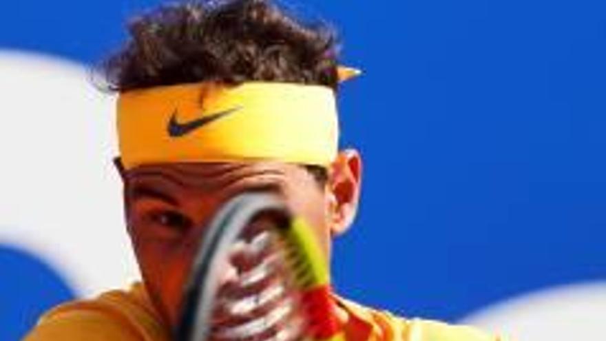 Nadal conecta un revés ayer.