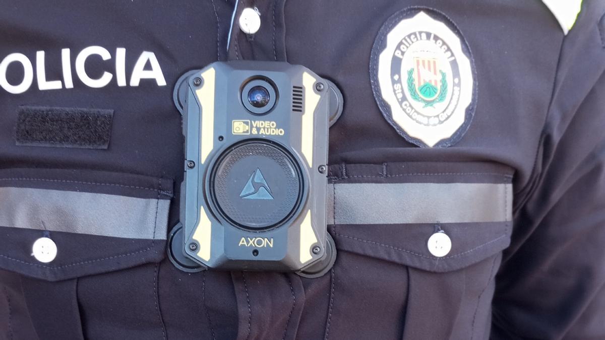 Detalle de la cámara de grabación unipersonal de la Policia Local de Santa Coloma de Gramenet