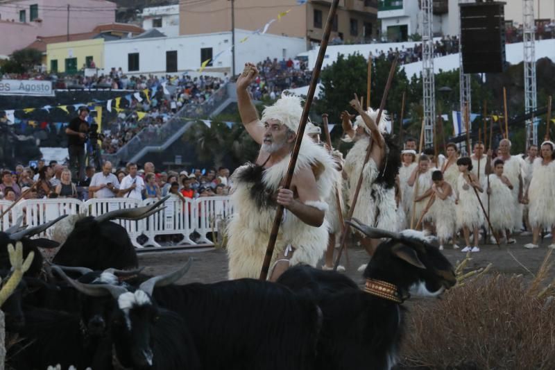 Representación del hallazgo de la Virgen de Candelaria por los guanches 2016