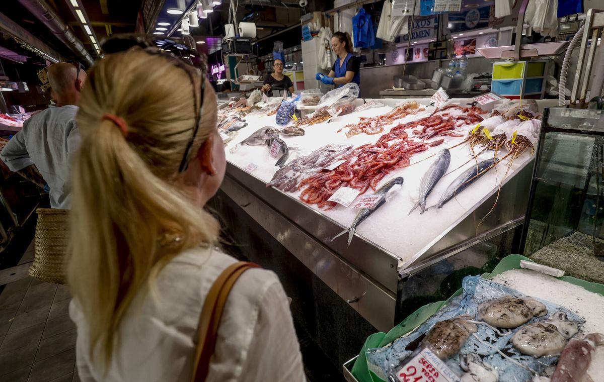 VENTA DE LLAMPUGA EN EL MERCADO DEL OLIVAR. VENTA DE LLAMPUGA EN EL MERCADO DEL OLIVAR.