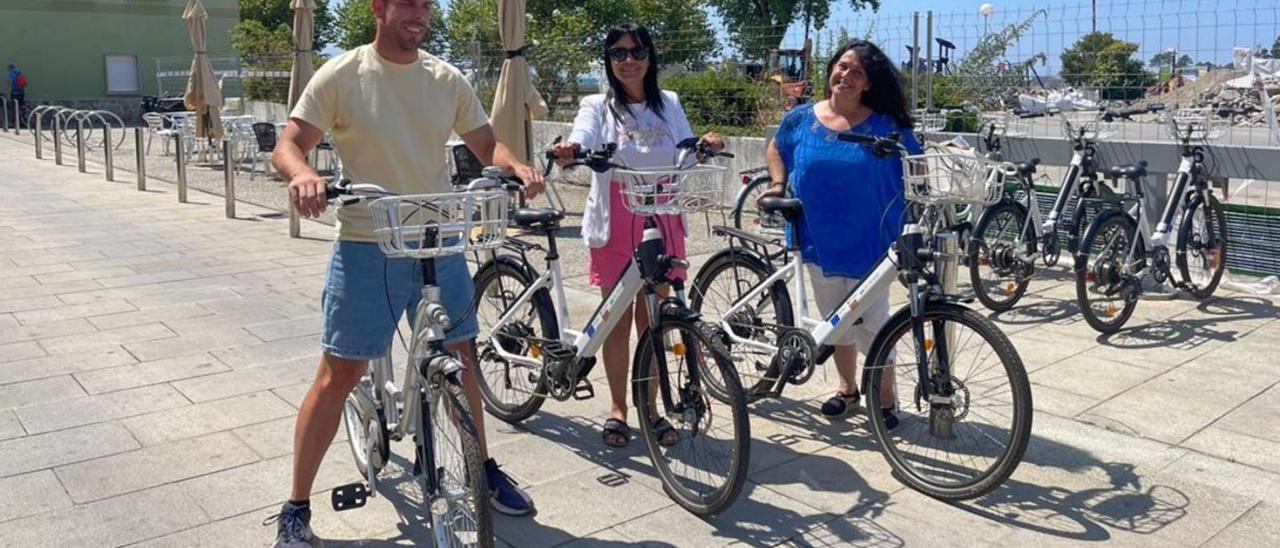 Las bicicletas, la mejor alternativa para recorrer A Illa - Faro de Vigo