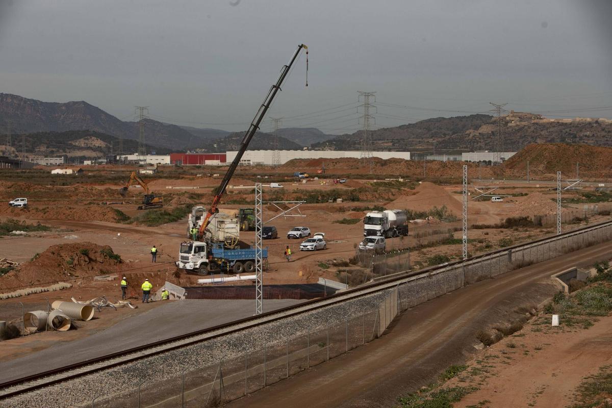 Port de Sagunt MRV TREN AL PUERTO. Instalaciones de PowerCo. Gigafactoría de Volkswagen.