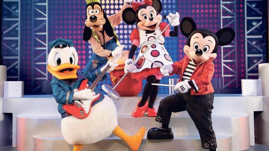 Mickey Mouse y sus amigos, en plena actuación.