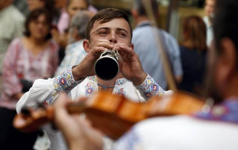 El Eifolk llena el centro de Zaragoza de música y danzas