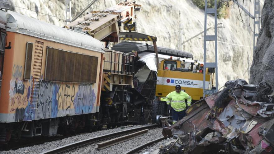 Treballs ahir al tram afectat de Castellgalí, que finalment aquest dimarts no reobrirà a la circulació de trens