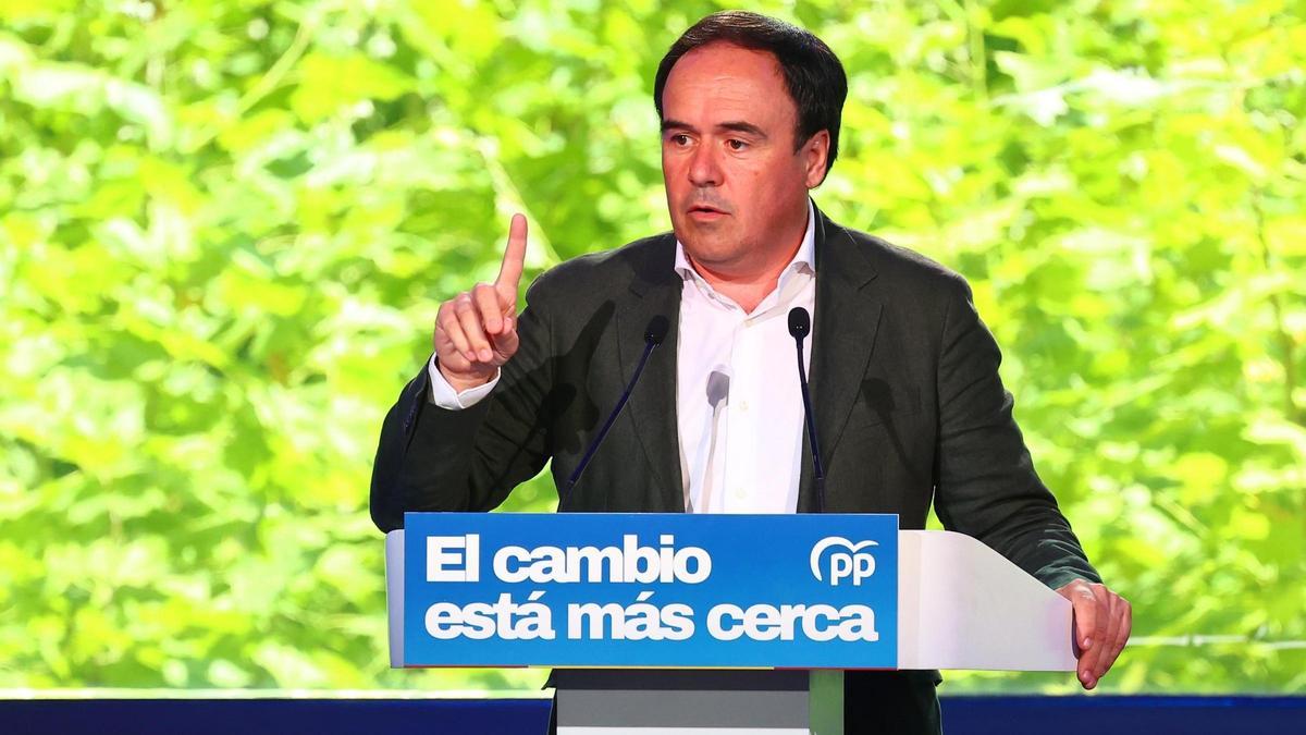 Pérez Llorca, rumbo a Estados Unidos para la final del Mundial