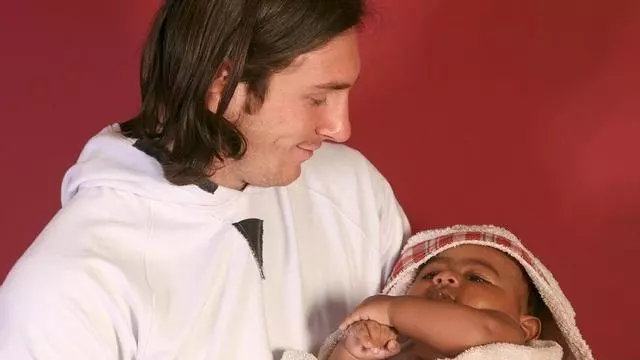 ¿Cuál es la verdad de la foto de Leo Messi con Lamine Yamal que da la vuelta al mundo?