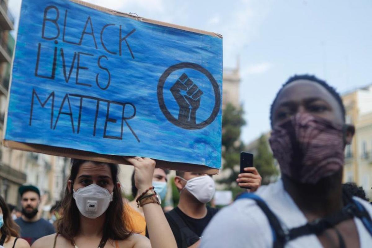 Concentración contra el racismo en València