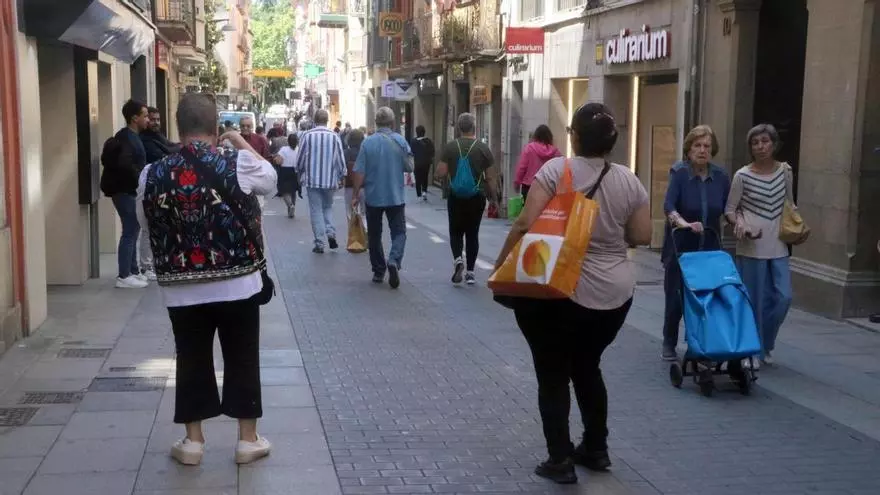 Vídeo | Olot sancionarà 26 comerços que no compleixen la normativa del català