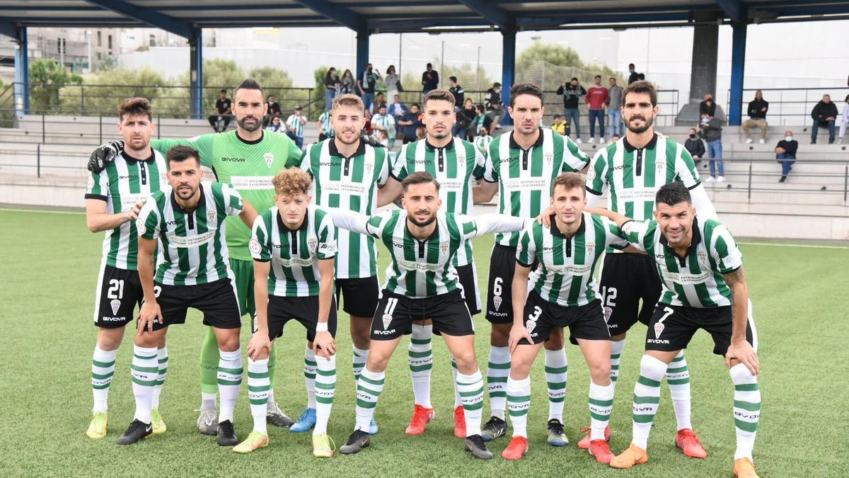 Equipo titular del Córdoba CF que inició el encuentro contra el Las Palmas Atlético en el Anexo del Gran Canaria, este domingo.
