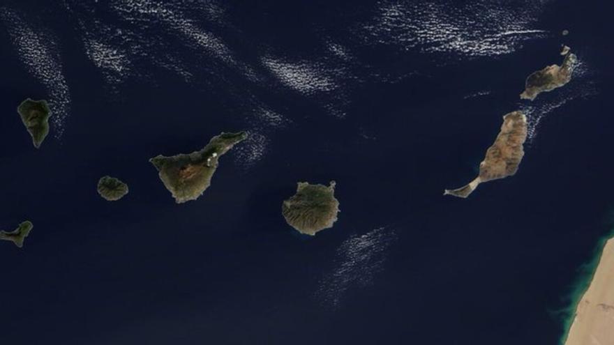 Canarias tendrá este viernes cielos despejados a la espera de la DANA. En la imagen, las Islas Canarias, casi sin nubes el 22 de diciembre de 2022 vistas desde del satélite Terra Modis.