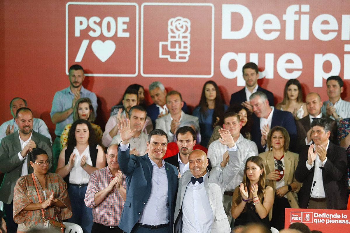 Pedro Sánchez apoya en Córdoba a Antonio Hurtado