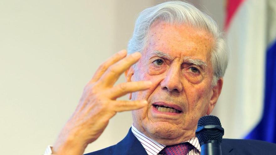 El escritor Mario Vargas Llosa es uno de los firmantes.
