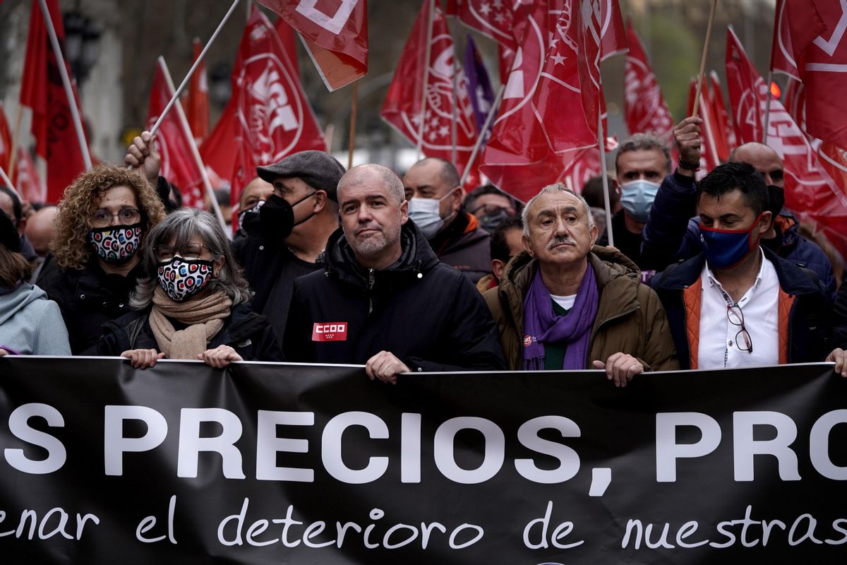 Los representantes de los sindicatos en la cabecera de la manifestación.