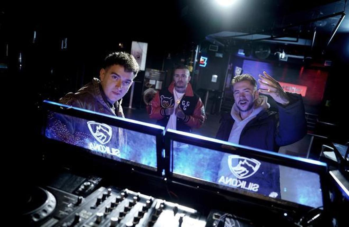 Recycled J, Waor i Natos.